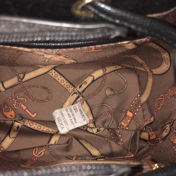 BRAND NEW BLACK HANDBAG COMES WITH EXTENDER! NWT! SMOKE FREE HOME!! - Picture 8 of 8